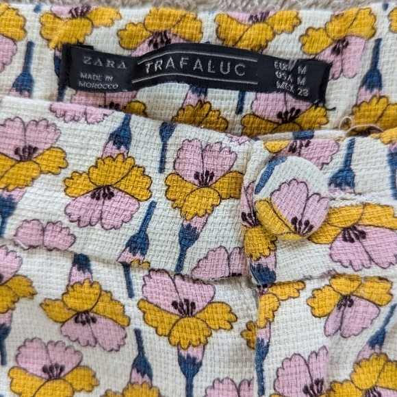 Zara Trafaluc Yellow Pink Floral High Rise Stretch Cropped Pants Size Medium - Picture 4 of 10